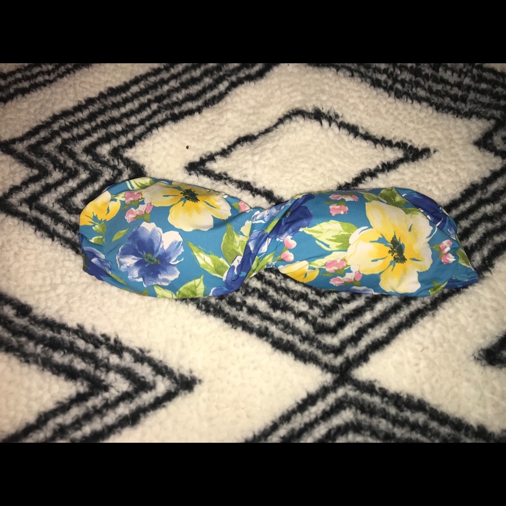 Gilly Hicks swim top